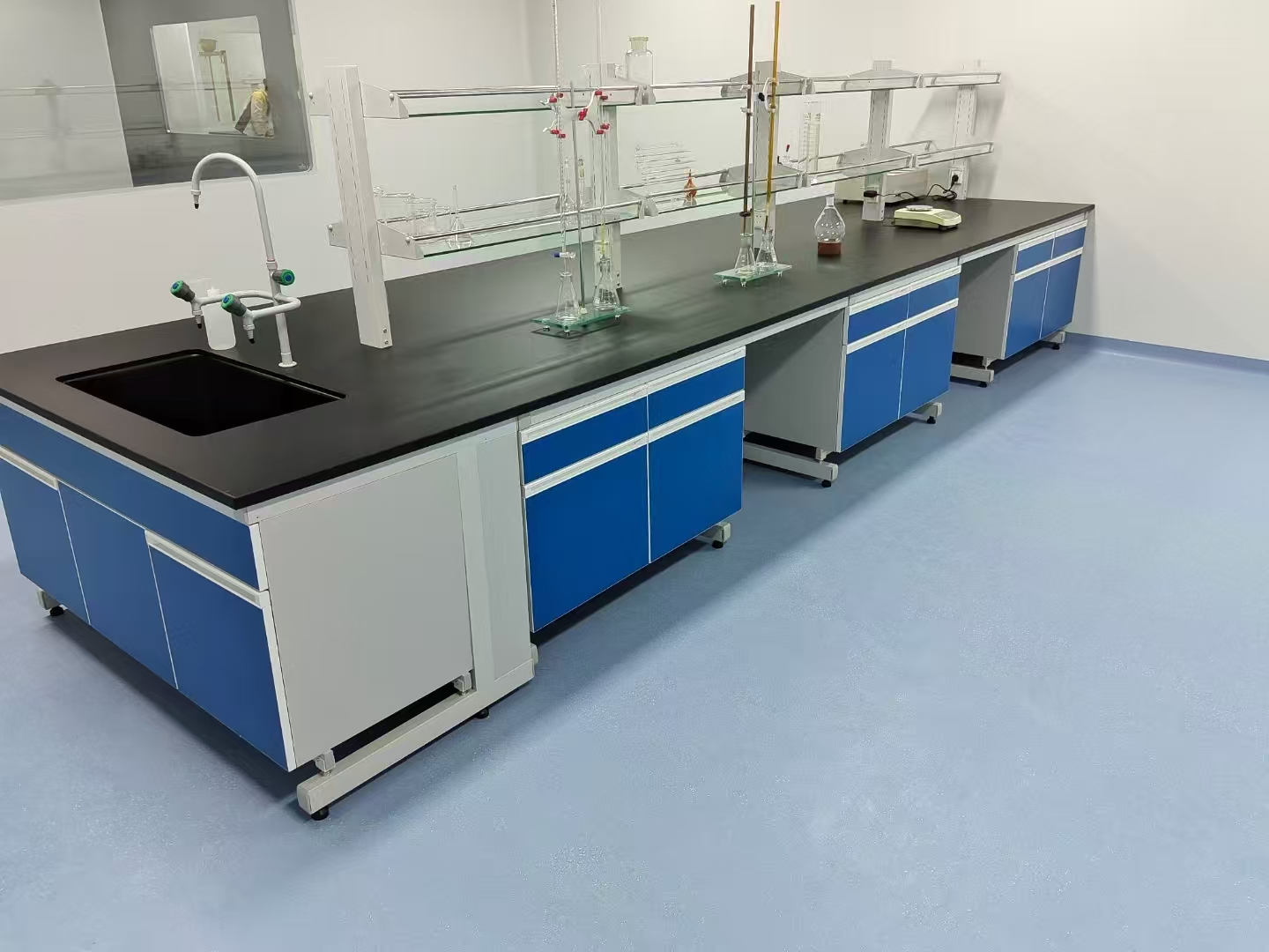 钢木深蓝色实验台