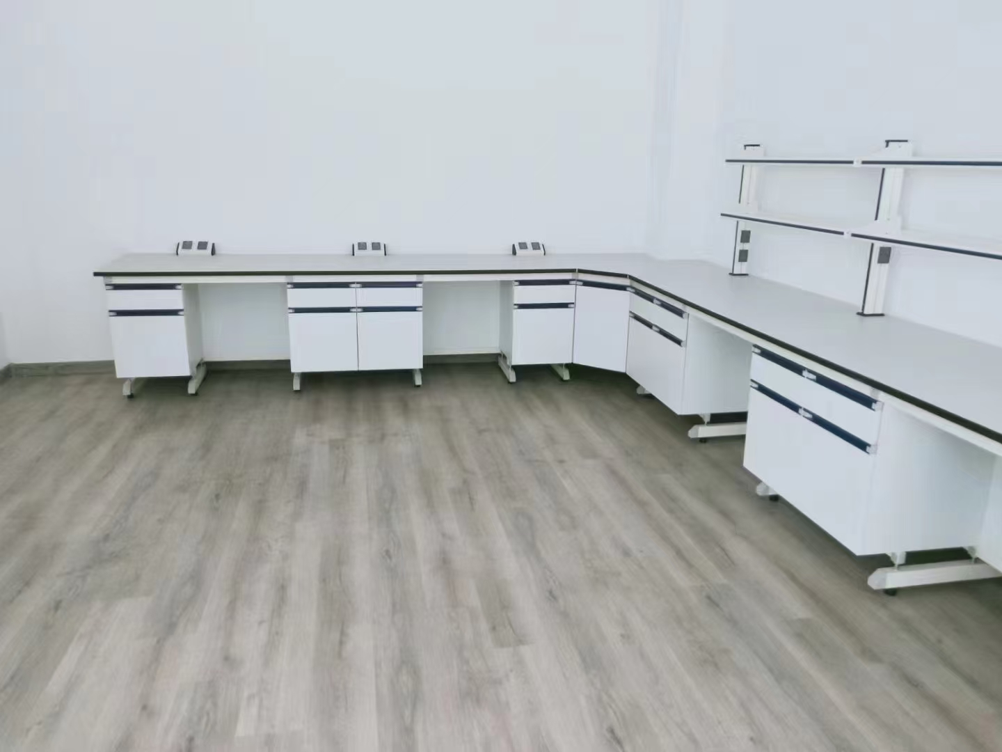 白色台面钢木实验台