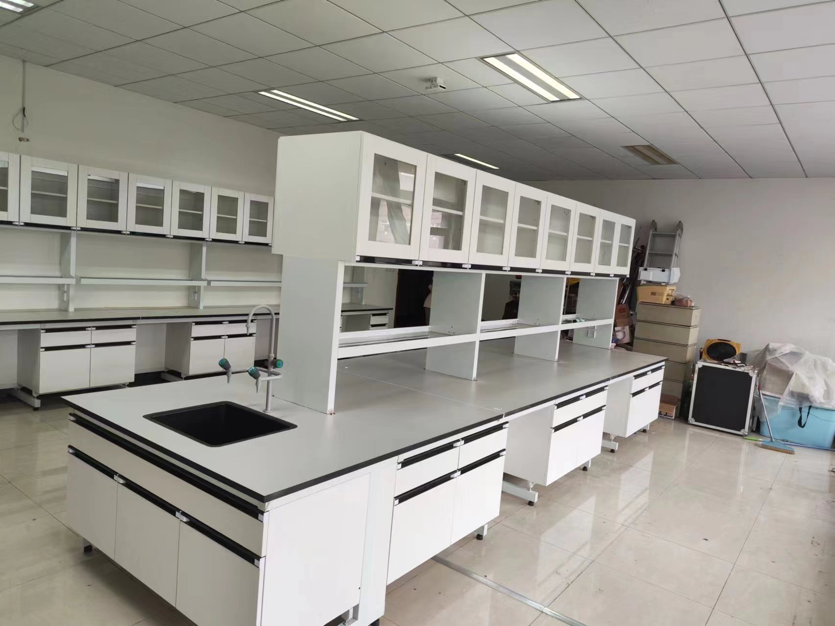 白色台面钢木实验台