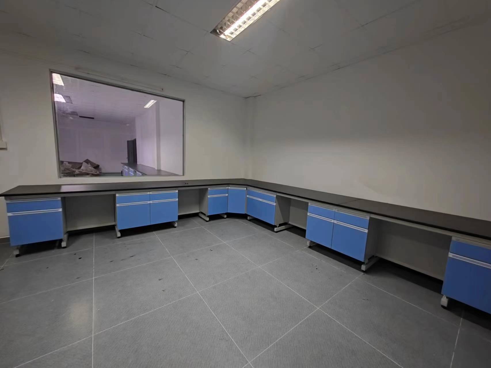 浅蓝色钢木实验台