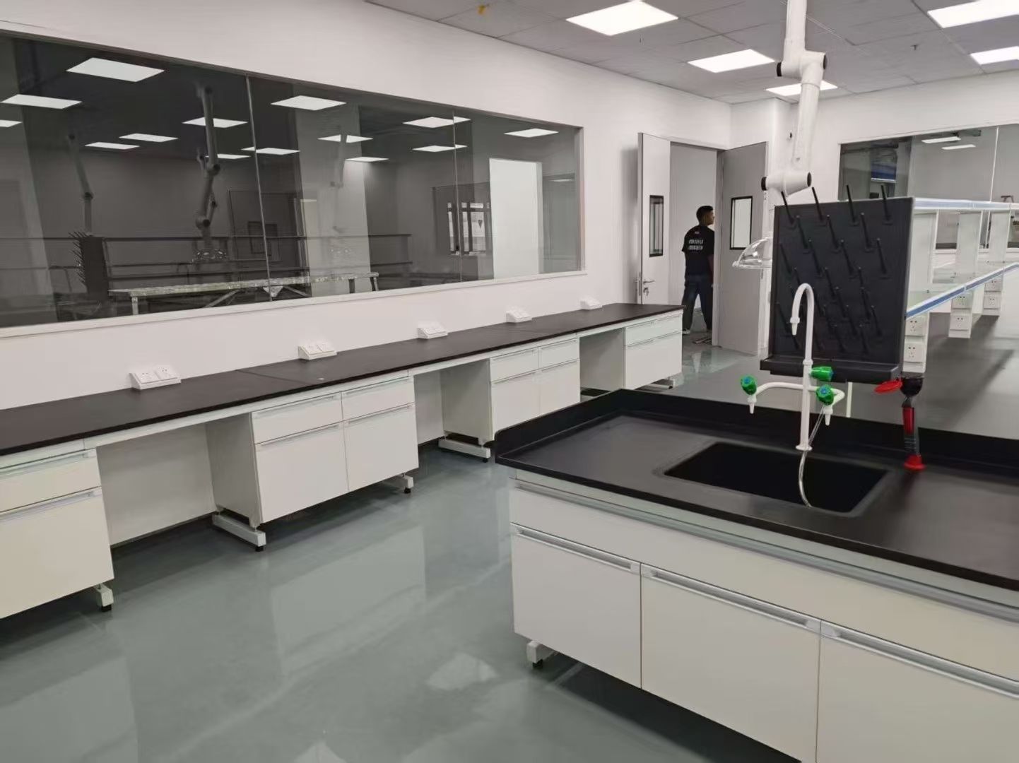 钢木灰白色实验台