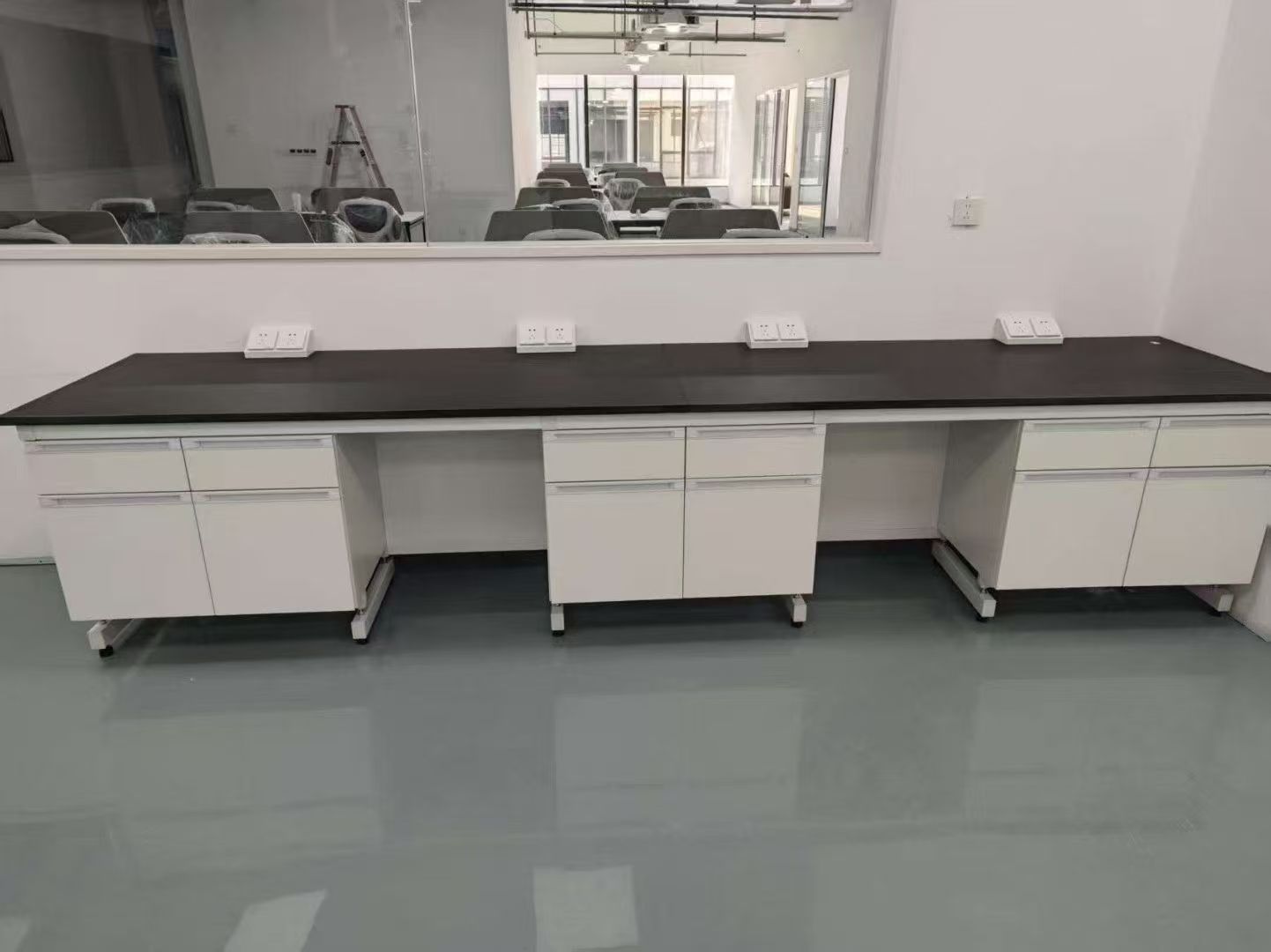 钢木灰白色实验台