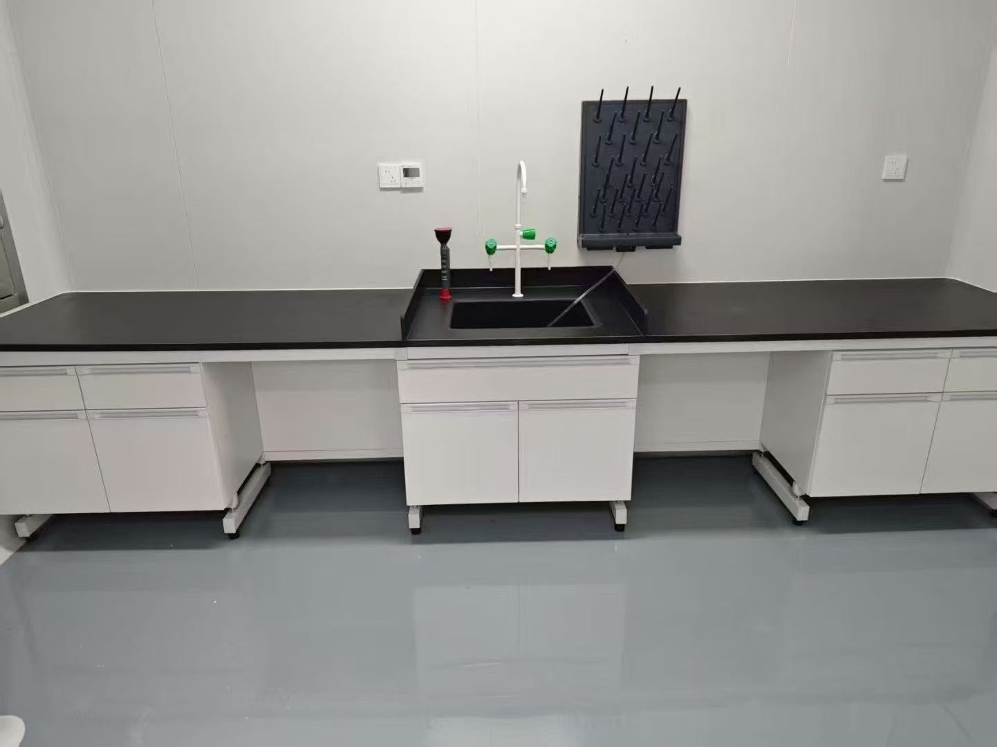 钢木灰白色实验台