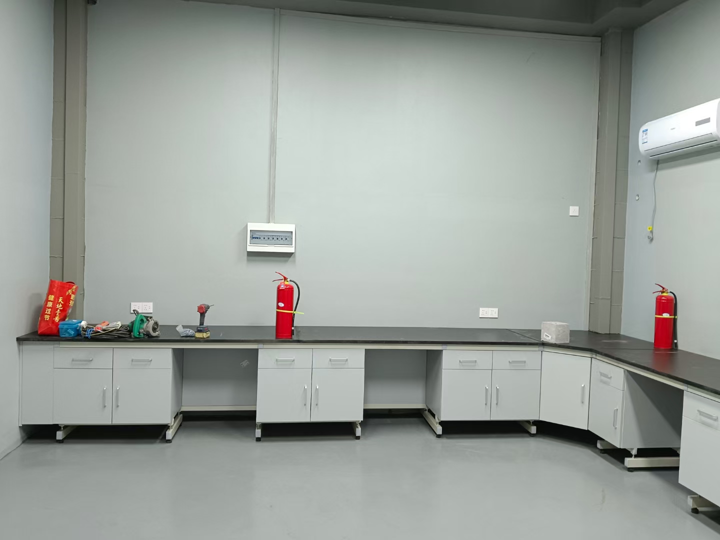 钢木灰白色实验台