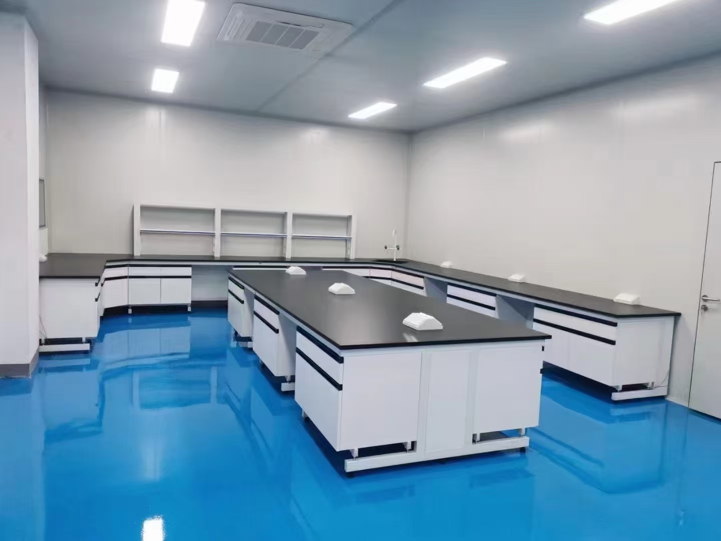 黑色台面钢木实验台